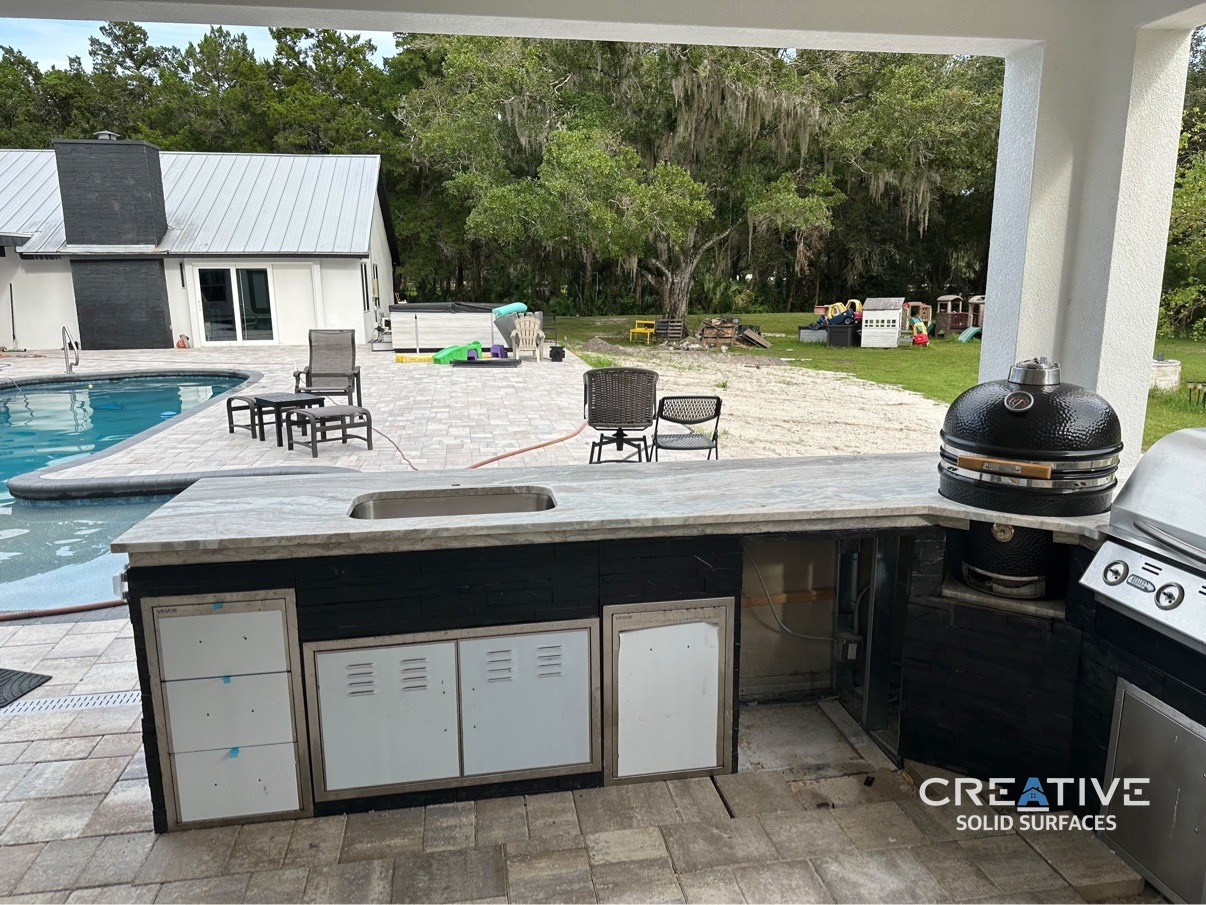 Just installed: this outdoor summer kitchen in Brown Fantasy...